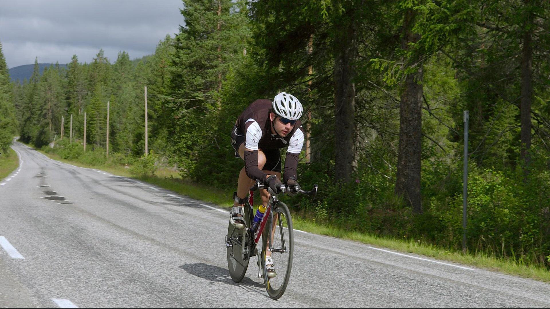 自由泳巅峰对决，世界纪录保持者马克·霍顿与新生代天才莉亚·史密斯的泳池争锋