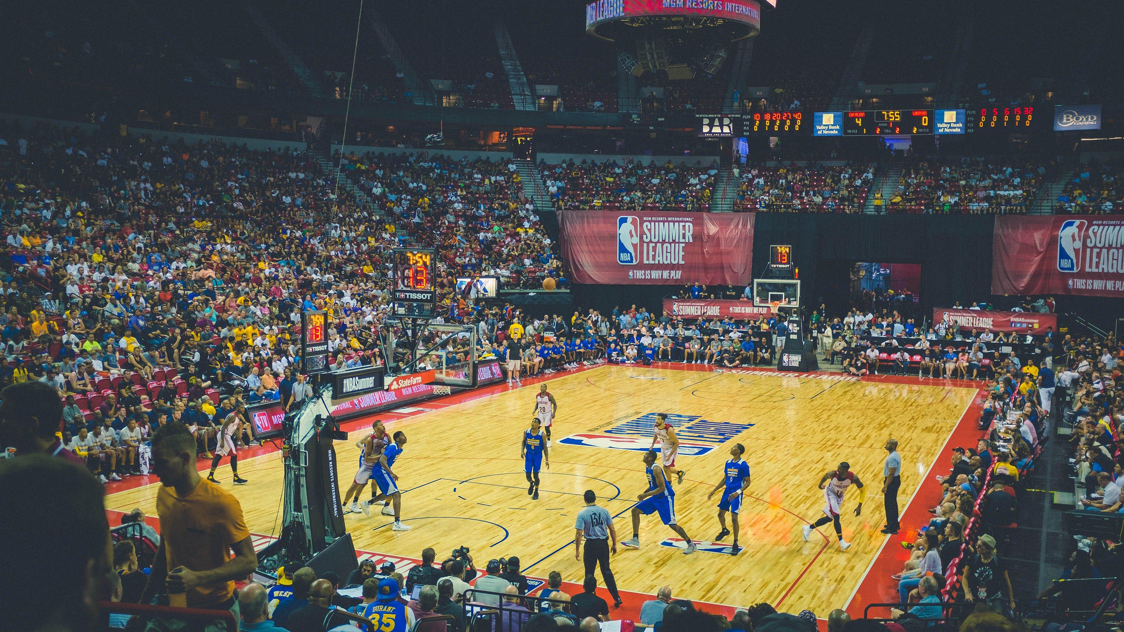 NBA季后赛史诗级抢七大战，绝杀与荣耀之夜